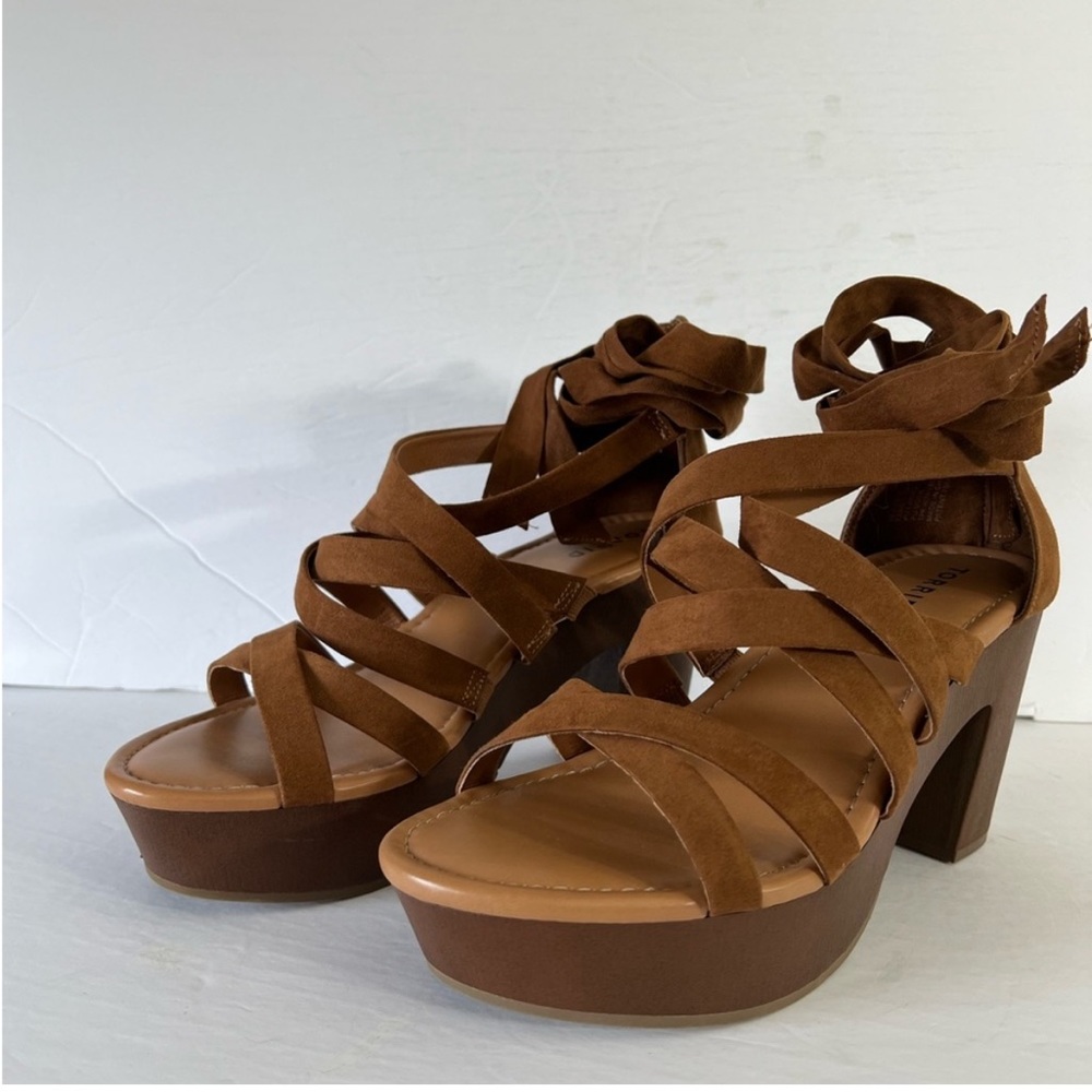 EUC Torrid Women's Platform Strappy Chunky Heel Sandal Ankle Leg Wrap Size 9.5WW